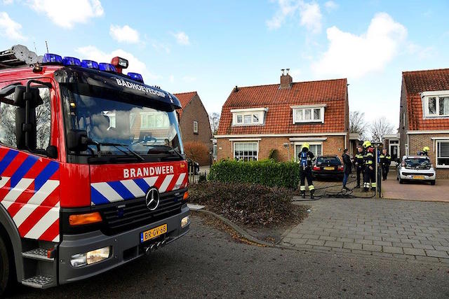 2016/68/20160328-13u59 GB 001 Woningbrand Hoofdweg Lijnden.jpg